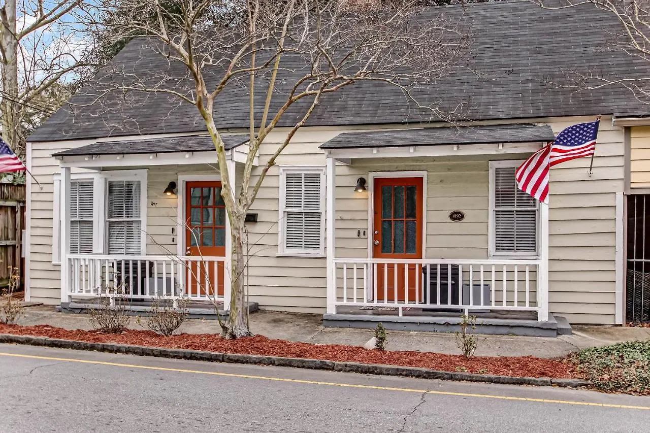 Historic 1892 Savannah Cottage Near Forsyth Park ABD
